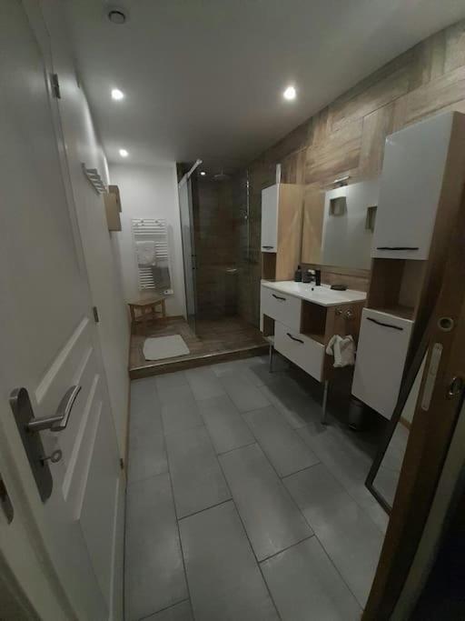 Appartement Spacieux &Tres Calme. Spacious & Very Quiet Apartment. Carros Exterior photo